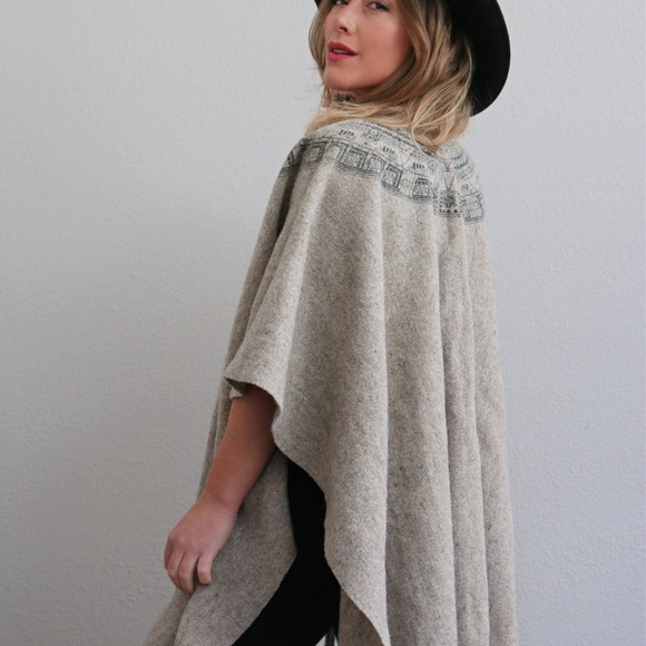 Alpaca Wool Fringe shawl open poncho cape jacket Y2K one size hippie bohemian - Picture 1 of 16